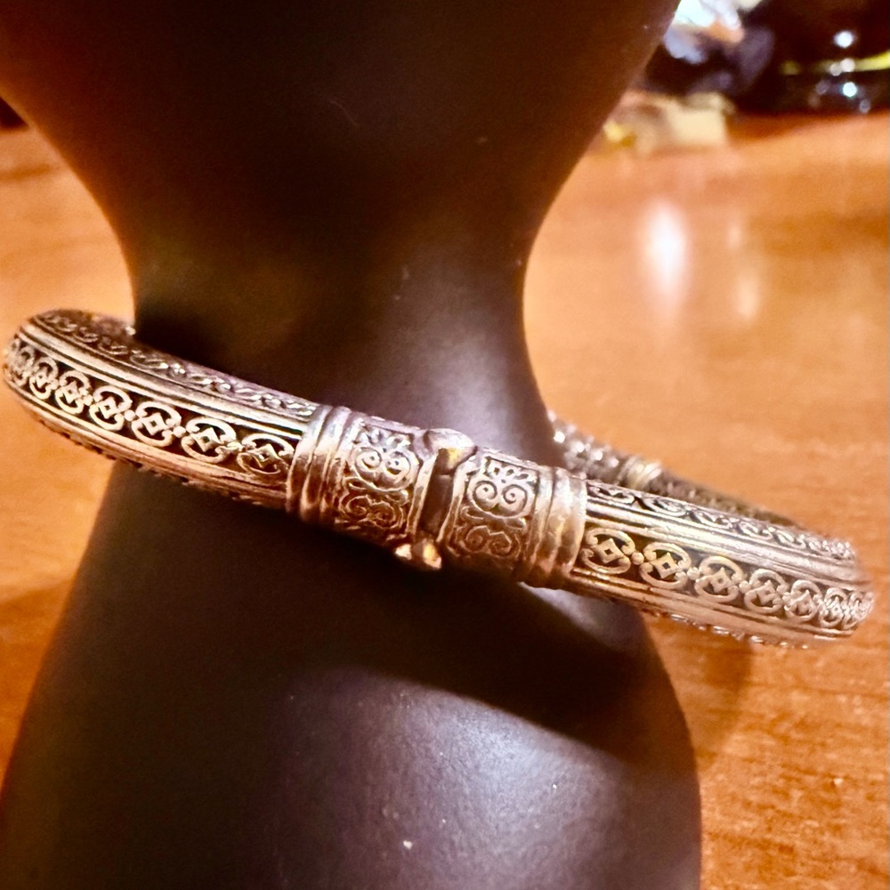 Temporary Sale!!!!!!
Elegant Silver and Gold Pearl Cuff Bracelet - Picture 4 of 10